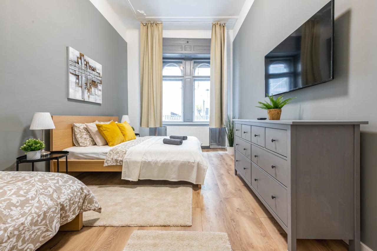 Deluxe Kazincy Apartment In The Heart Of Budapest Exterior foto