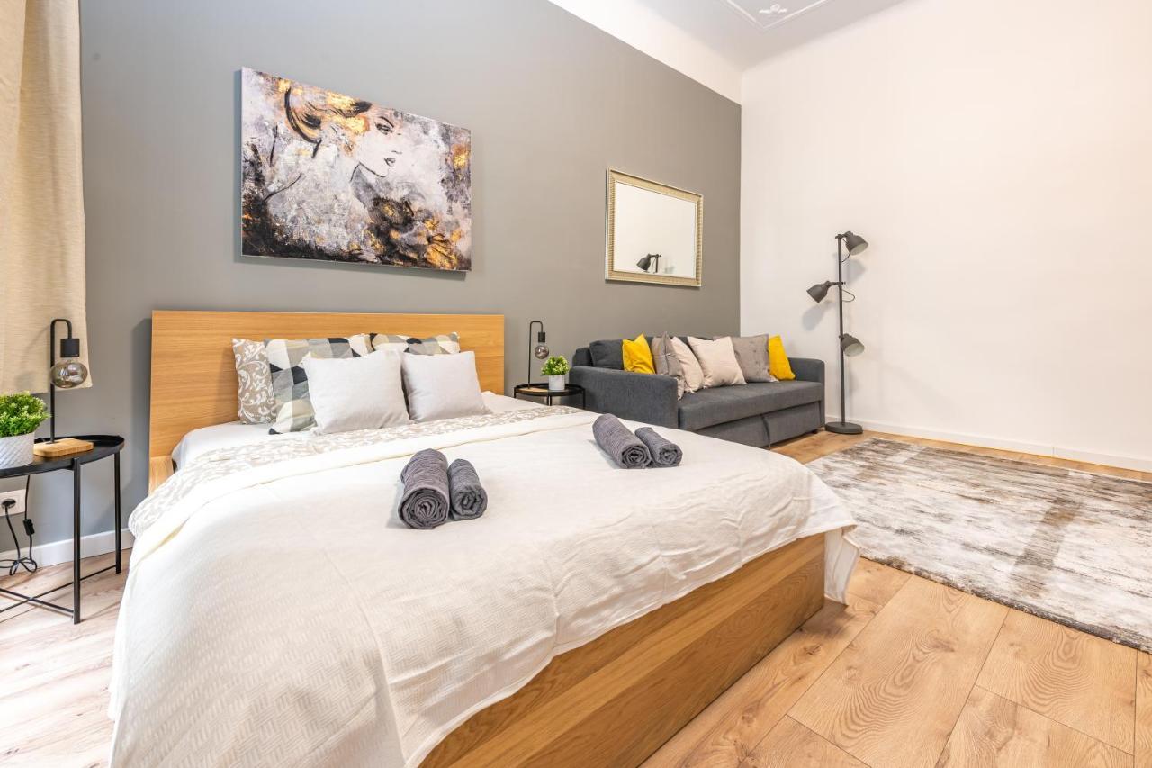 Deluxe Kazincy Apartment In The Heart Of Budapest Exterior foto
