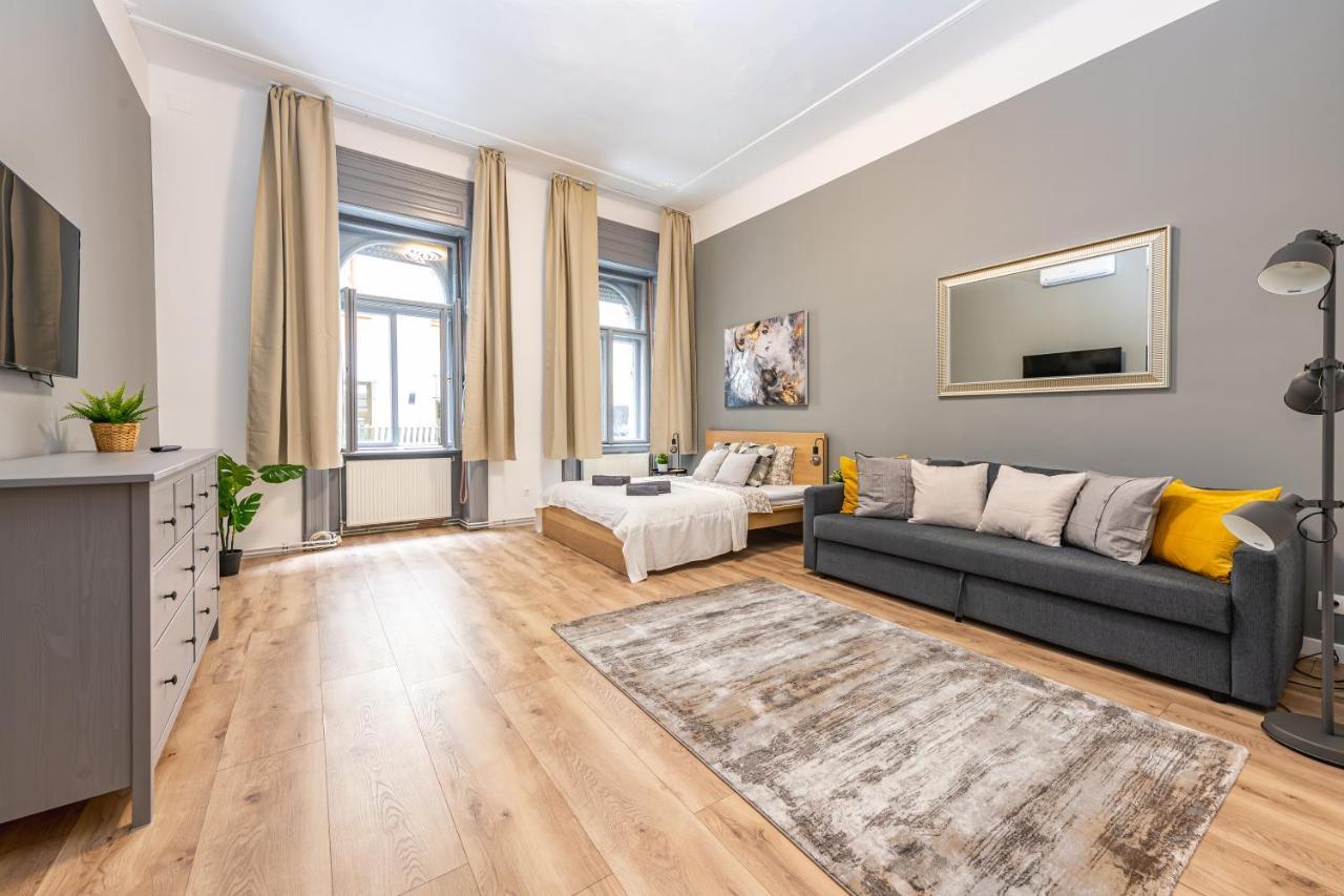 Deluxe Kazincy Apartment In The Heart Of Budapest Exterior foto